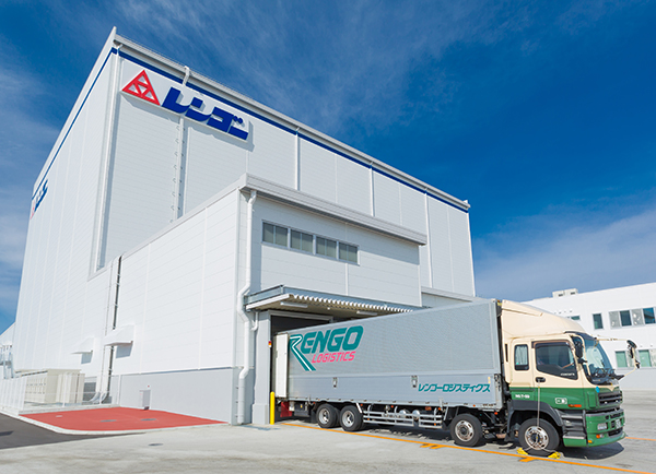 Photo 36: Shin-Nagoya Plant's automated warehouse