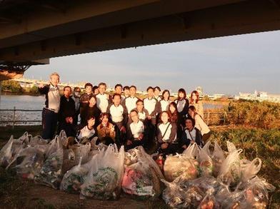 Cleanup Training Conducted Along the Arakawa Riverbank