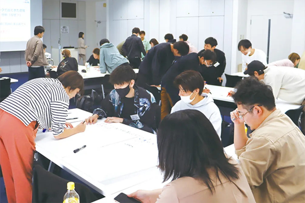 研修でディスカッションする様子