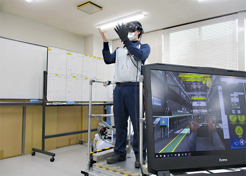 VR体験機を利用した安全教育の様子