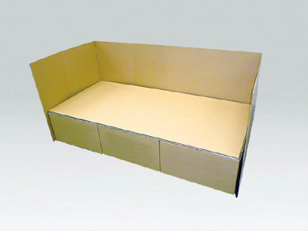 組み立てられた段ボールベッド