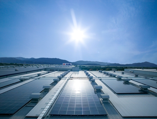 新京都事業所太陽光発電システム画像